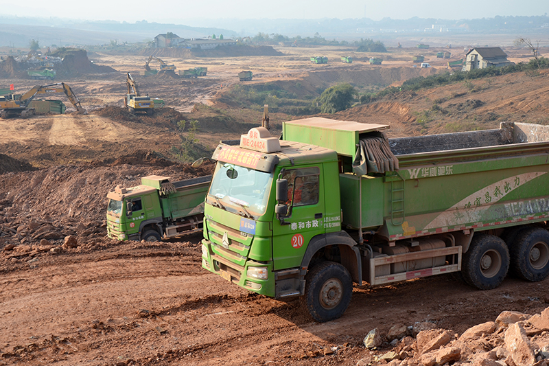 邦普十标段土石方开挖、转运、场平
