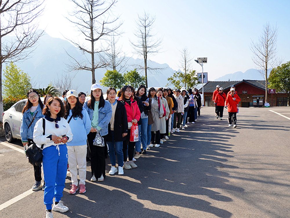 2023年3月8日  三峡富裕山旅游