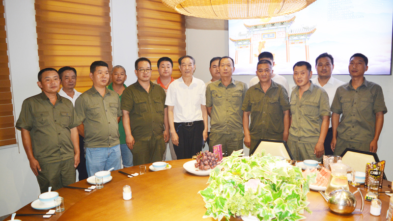 首页| 尊龙集团中国官方网站党支部工会组织公司退伍军人建军九十三周年座谈会