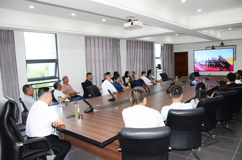 铭记历史  致敬英雄｜中国尊龙官方网站科技集团组织全体员工集体观看纪念抗战胜利80周年大会阅兵盛典直播